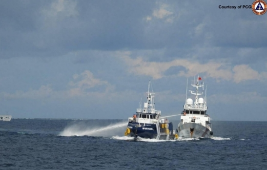 希恩配资网 菲船顶着水炮撞击我海警船，菲律宾微妙关头，马科斯又打南海牌转移视线